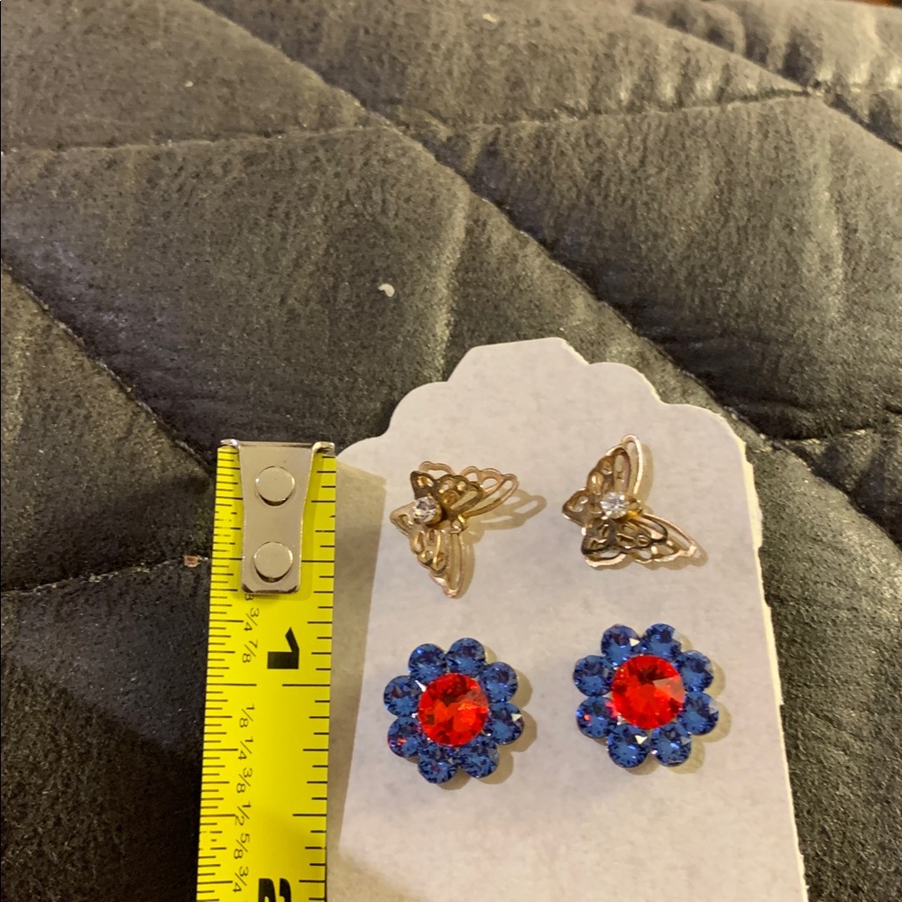 Set of 2 Simple butterflies and crystal flowers earrings w stainless posts - Picture 2 of 3